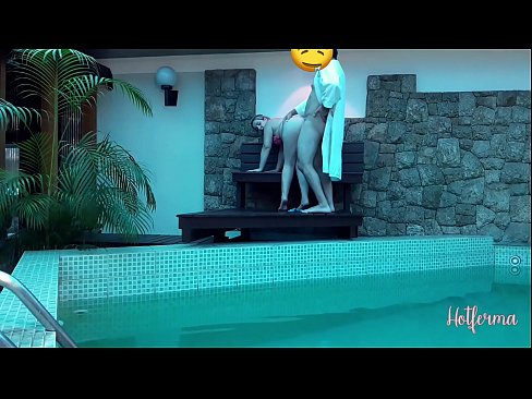 ❤️ Boss neskamea igerilekura gonbidatzen du, baina ezin izan dio beroari eutsi Porno ederra %eu.91sesex101.topan