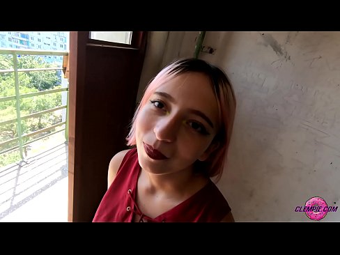 ❤️ Ikasle sentsuak arrotz bat zurrupatzen du kanpoaldean - Cum On His Face Porno ederra %eu.91sesex101.topan